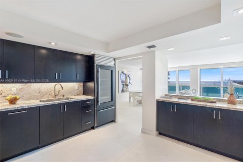 Condo in Fort Lauderdale, Florida, 2 bedrooms  № 1370349 - photo 14
