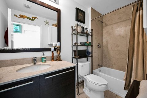 Condo in Miami, Florida, 2 bedrooms № 1993553 - photo 29