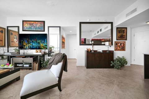 Condo in Miami, Florida, 2 bedrooms № 1993553 - photo 9