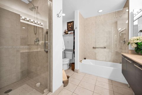 Condo in Miami, Florida, 2 bedrooms № 1993553 - photo 25