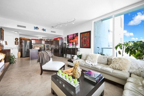 Condo in Miami, Florida, 2 bedrooms № 1993553 - photo 5