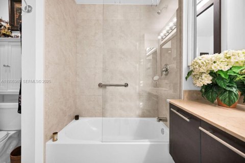 Condo in Miami, Florida, 2 bedrooms № 1993553 - photo 27