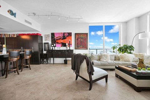 Condo in Miami, Florida, 2 bedrooms № 1993553 - photo 4