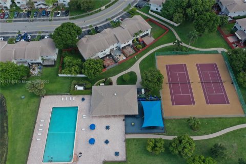 Adosado en venta en Pembroke Pines, Florida, 2 dormitorios, 117.06 m2 № 2015264 - foto 28