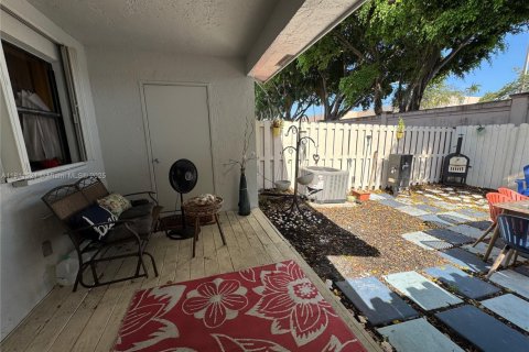 Adosado en venta en Pembroke Pines, Florida, 2 dormitorios, 117.06 m2 № 2015264 - foto 5