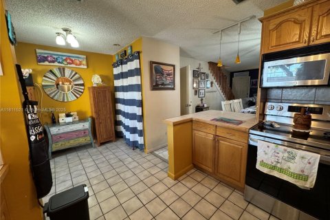 Adosado en venta en Pembroke Pines, Florida, 2 dormitorios, 117.06 m2 № 2015264 - foto 9