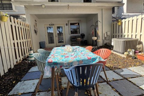 Adosado en venta en Pembroke Pines, Florida, 2 dormitorios, 117.06 m2 № 2015264 - foto 16