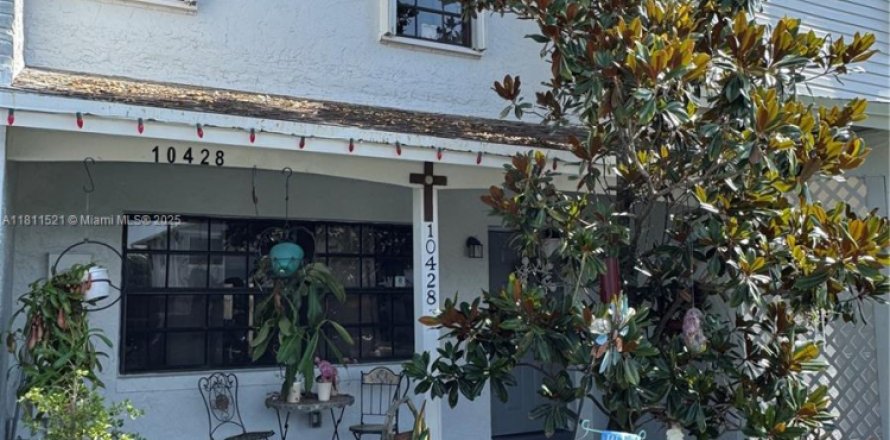 Adosado en Pembroke Pines, Florida 2 dormitorios, 117.06 m2 № 2015264