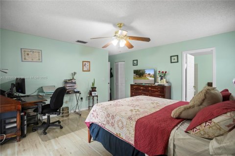 House in Davie, Florida 4 bedrooms, 197.32 sq.m. № 1811487 - photo 11