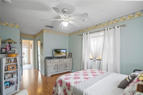 House in Davie, Florida 4 bedrooms, 197.32 sq.m. № 1811487 - photo 29