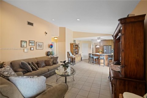 House in Davie, Florida 4 bedrooms, 197.32 sq.m. № 1811487 - photo 20