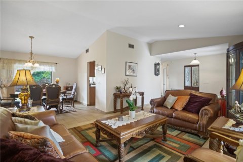 House in Davie, Florida 4 bedrooms, 197.32 sq.m. № 1811487 - photo 6