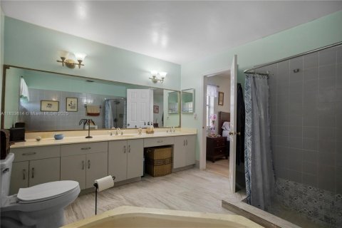 House in Davie, Florida 4 bedrooms, 197.32 sq.m. № 1811487 - photo 14