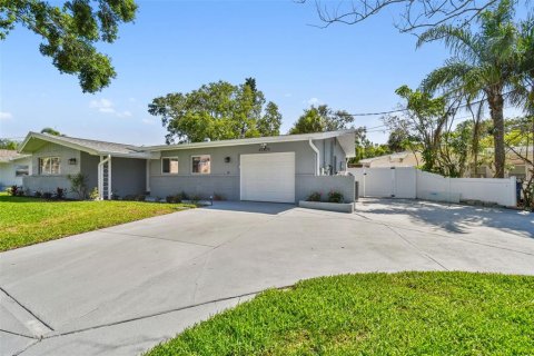 House in Dunedin, Florida 3 bedrooms, 147.16 sq.m. № 1755503 - photo 2