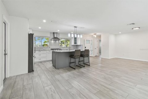 House in Dunedin, Florida 3 bedrooms, 147.16 sq.m. № 1755503 - photo 9