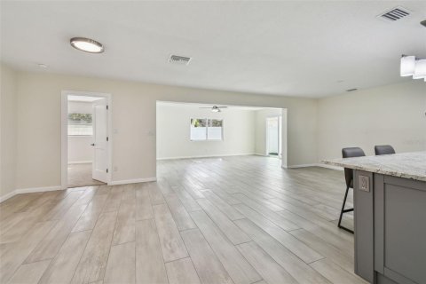House in Dunedin, Florida 3 bedrooms, 147.16 sq.m. № 1755503 - photo 6