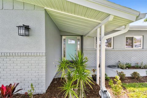 House in Dunedin, Florida 3 bedrooms, 147.16 sq.m. № 1755503 - photo 3