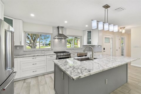 House in Dunedin, Florida 3 bedrooms, 147.16 sq.m. № 1755503 - photo 14