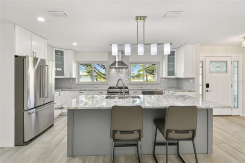House in Dunedin, Florida 3 bedrooms, 147.16 sq.m. № 1755503 - photo 12