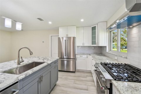 House in Dunedin, Florida 3 bedrooms, 147.16 sq.m. № 1755503 - photo 16