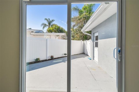 House in Dunedin, Florida 3 bedrooms, 147.16 sq.m. № 1755503 - photo 21