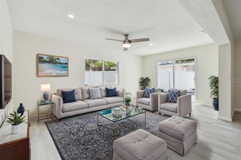 House in Dunedin, Florida 3 bedrooms, 147.16 sq.m. № 1755503 - photo 20