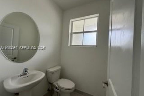 Снять в аренду таунхаус в Хомстед, Флорида 3 спальни, 137.77м2, № 1989678 - фото 15