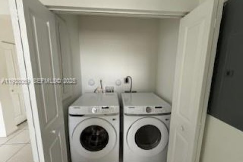 Снять в аренду таунхаус в Хомстед, Флорида 3 спальни, 137.77м2, № 1989678 - фото 5