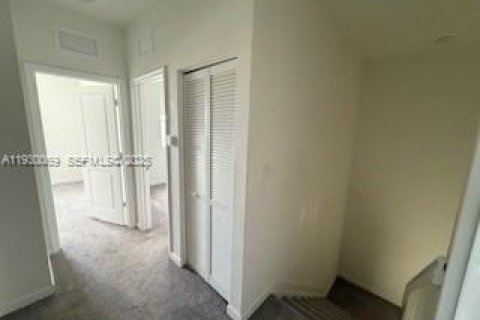 Снять в аренду таунхаус в Хомстед, Флорида 3 спальни, 137.77м2, № 1989678 - фото 10