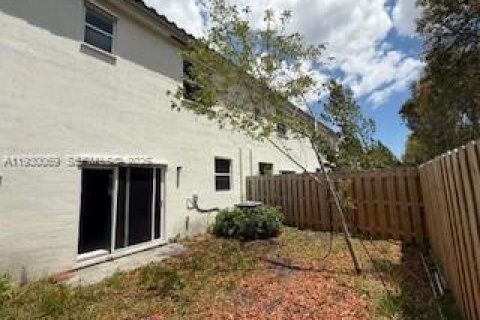 Снять в аренду таунхаус в Хомстед, Флорида 3 спальни, 137.77м2, № 1989678 - фото 14