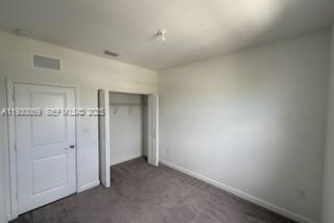 Снять в аренду таунхаус в Хомстед, Флорида 3 спальни, 137.77м2, № 1989678 - фото 12