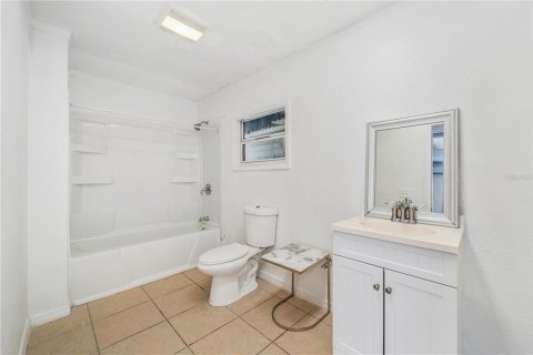 Propiedad comercial en venta en Kissimmee, Florida, 5 dormitorios, 213.21 m2 № 1634396 - foto 6