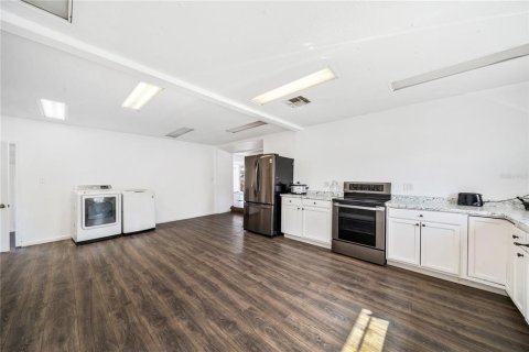 Propiedad comercial en venta en Kissimmee, Florida, 5 dormitorios, 213.21 m2 № 1634396 - foto 8