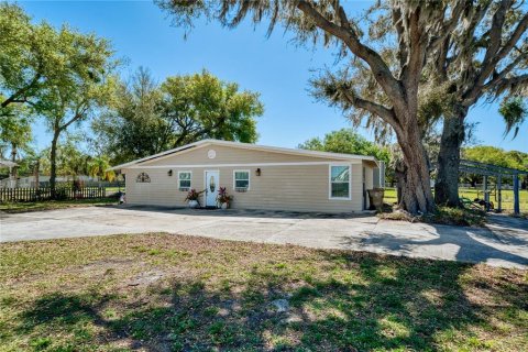 Propiedad comercial en venta en Kissimmee, Florida, 5 dormitorios, 213.21 m2 № 1634396 - foto 1