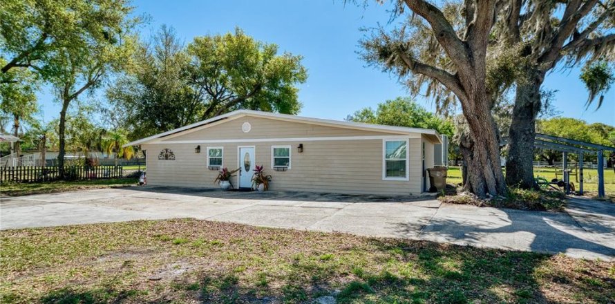 Propiedad comercial en Kissimmee, Florida 5 dormitorios, 213.21 m2 № 1634396