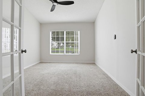 House in Leesburg, Florida 2 bedrooms, 173.82 sq.m. № 2217433 - photo 15