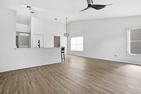 House in Leesburg, Florida 2 bedrooms, 173.82 sq.m. № 2217433 - photo 20