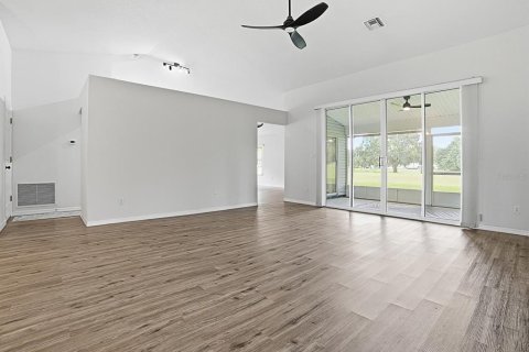House in Leesburg, Florida 2 bedrooms, 173.82 sq.m. № 2217433 - photo 14