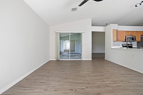 House in Leesburg, Florida 2 bedrooms, 173.82 sq.m. № 2217433 - photo 18