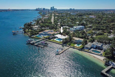 Casa en alquiler en West Palm Beach, Florida, 5 dormitorios, 418.15 m2 № 952136 - foto 1