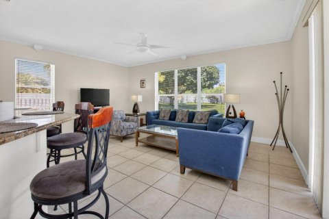 House in Lake Worth, Florida 5 bedrooms, 248.33 sq.m. № 2246174 - photo 9