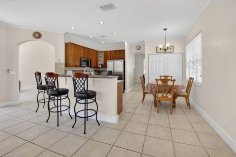 House in Lake Worth, Florida 5 bedrooms, 248.33 sq.m. № 2246174 - photo 12
