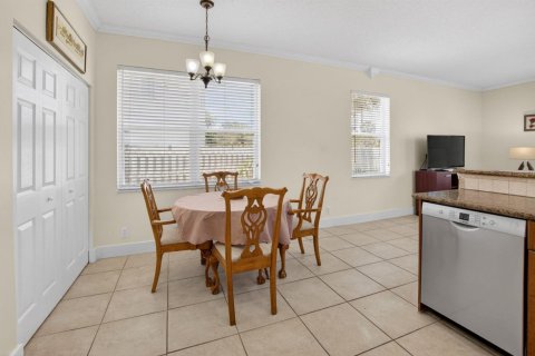 House in Lake Worth, Florida 5 bedrooms, 248.33 sq.m. № 2246174 - photo 16