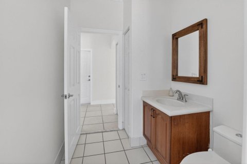 House in Lake Worth, Florida 5 bedrooms, 248.33 sq.m. № 2246174 - photo 21