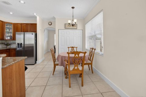 House in Lake Worth, Florida 5 bedrooms, 248.33 sq.m. № 2246174 - photo 13