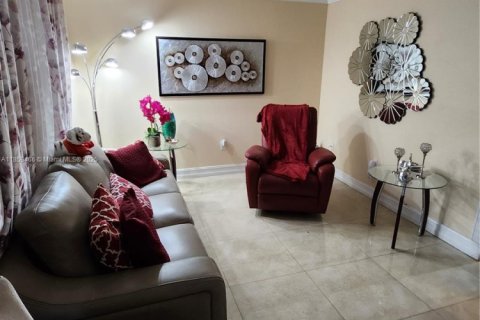 Townhouse in Miami, Florida 2 bedrooms, 106.84 sq.m. № 1891988 - photo 6