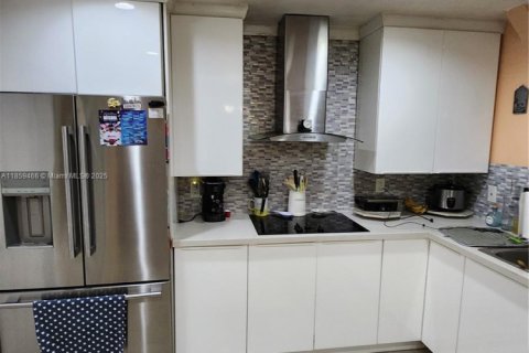 Townhouse in Miami, Florida 2 bedrooms, 106.84 sq.m. № 1891988 - photo 9