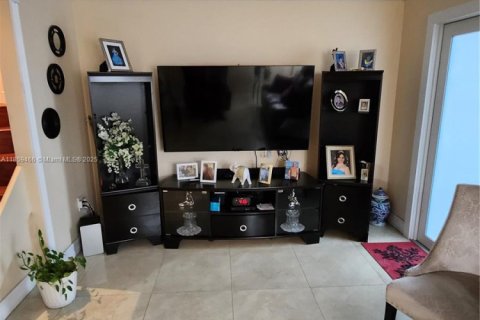 Townhouse in Miami, Florida 2 bedrooms, 106.84 sq.m. № 1891988 - photo 5