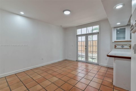 Condominio en venta en Miami, Florida, 3 dormitorios, 137.5 m2 № 1799621 - foto 4