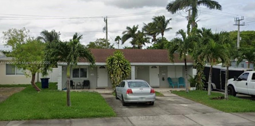 Immobilier commercial à Hallandale Beach, Floride 124.12 m2 № 1966235